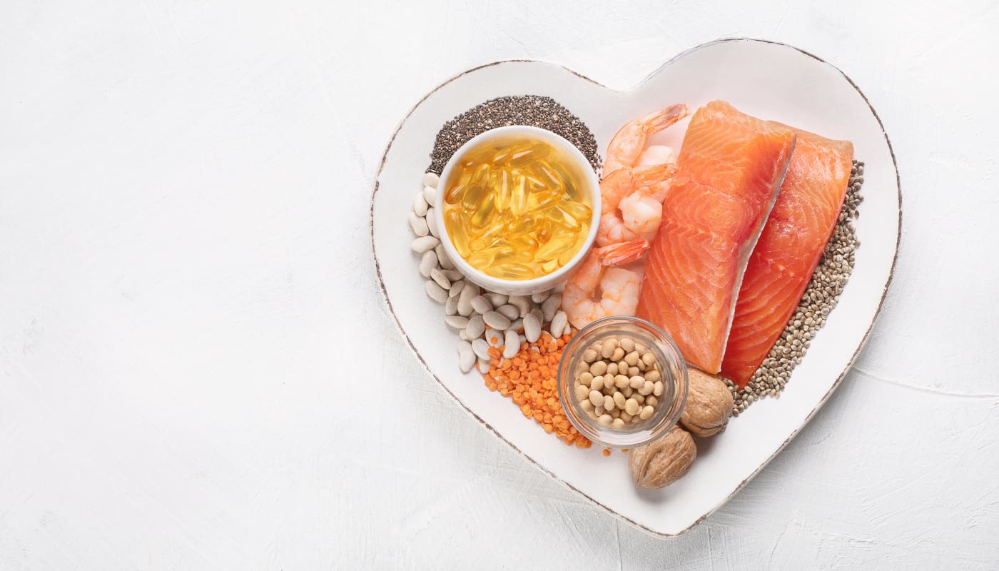 Salmone, crostacei, semi, frutta a guscio e capsule Omega 3